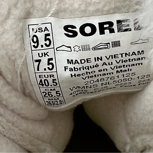 Sorel Women's Ona RMX Glacy Faux Fur Waterproof Boot US9.5 Sea Salt / Black $150 - Picture 5 of 8